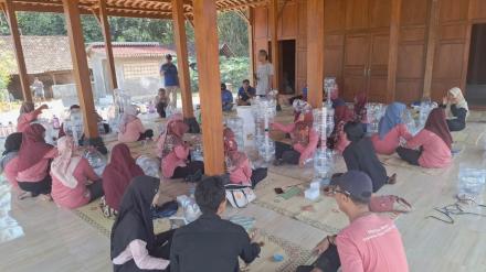 BANK SAMPAH GIRI BERKAH KALURAHAN GIRIREJO GELAR PELATIHAN PEMBUATAN  KOMPOSTER